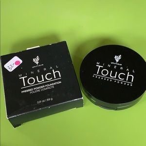Younique Mineral Touch Pressed Powder Foundation